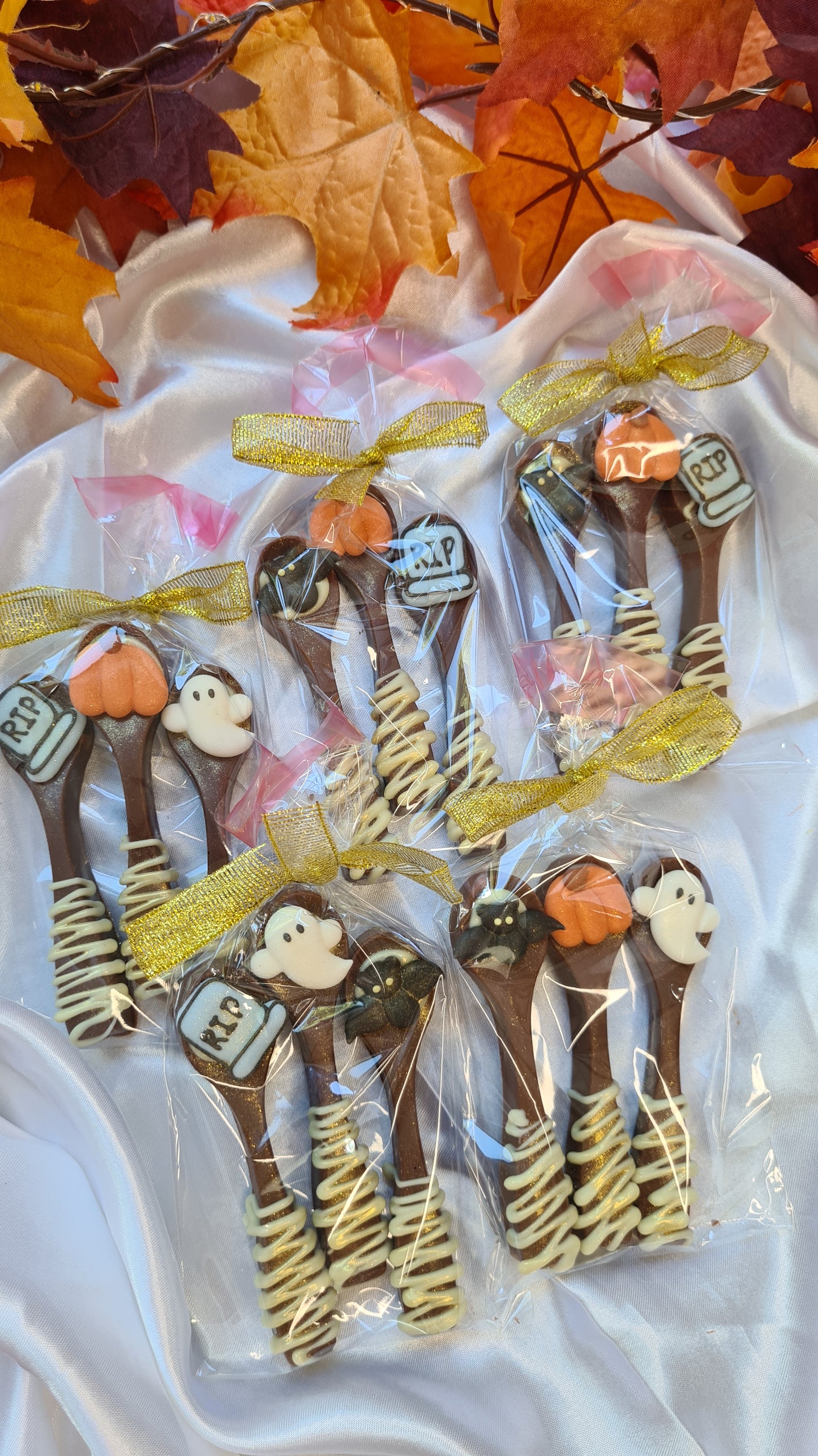 Spooky chocolate spoons