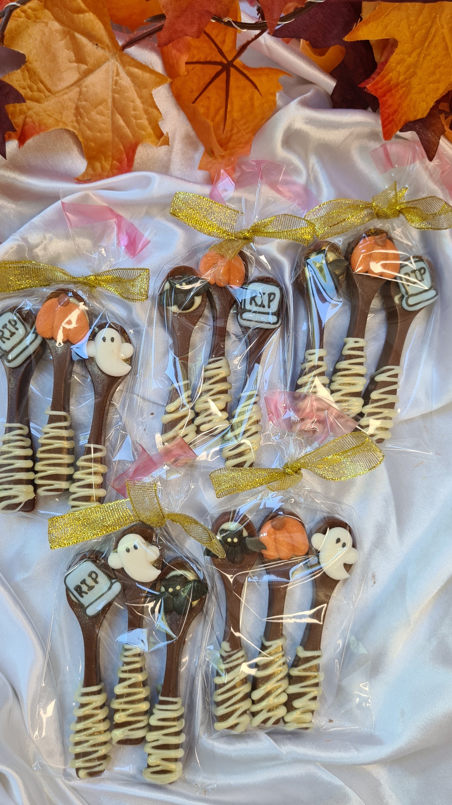 Spooky chocolate spoons